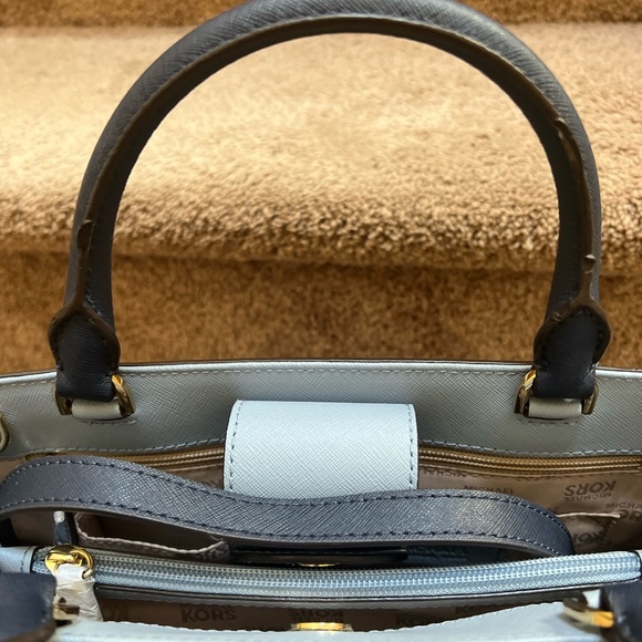 Michael Kors Hailee Navy Floral Medium Satchel NWT - Picture 9 of 9